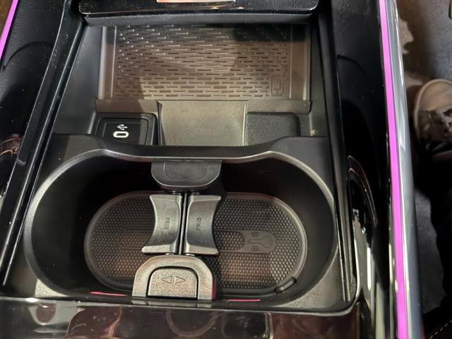 GLAクラス GLA200d 4マチック アーバンスターズ アドバンスドPKG パノラミックS/R ヘッドアップディスプレイ ブルメスタサウンド 赤黒本革シート 360°カメラ ARナビ パワーゲート/フットオープナー ワイヤレスチャージ 禁煙 ワンオーナー(25枚目)