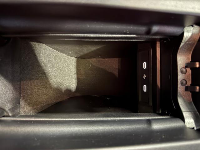 GLAクラス GLA200d 4マチック アーバンスターズ アドバンスドPKG パノラミックS/R ヘッドアップディスプレイ ブルメスタサウンド 赤黒本革シート 360°カメラ ARナビ パワーゲート/フットオープナー ワイヤレスチャージ 禁煙 ワンオーナー(26枚目)