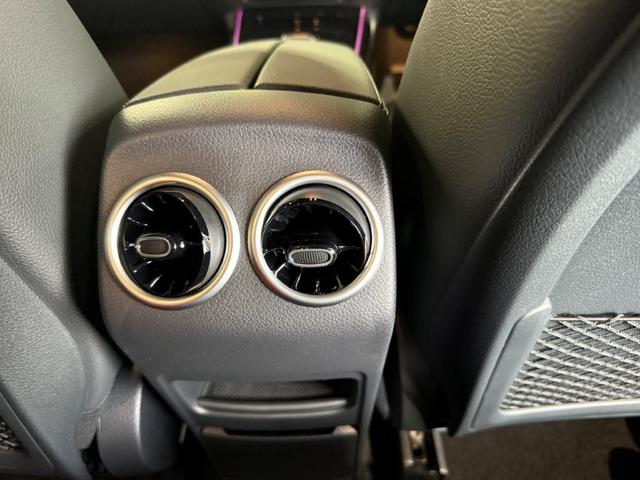 GLAクラス GLA200d 4マチック アーバンスターズ アドバンスドPKG パノラミックS/R ヘッドアップディスプレイ ブルメスタサウンド 赤黒本革シート 360°カメラ ARナビ パワーゲート/フットオープナー ワイヤレスチャージ 禁煙 ワンオーナー(40枚目)