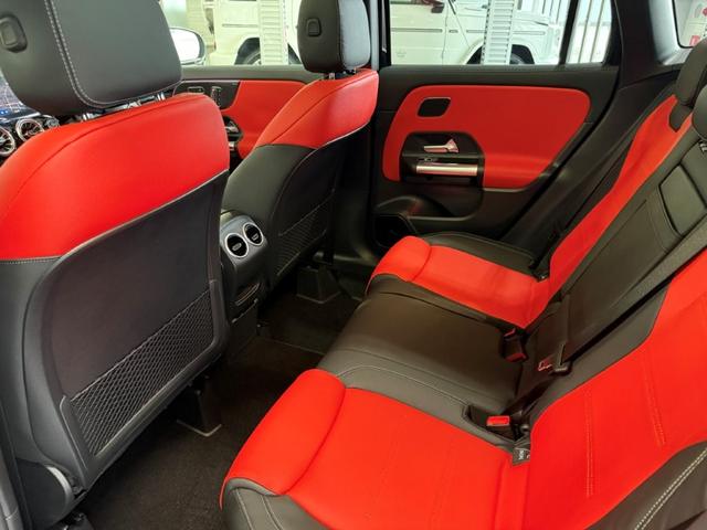 GLAクラス GLA200d 4マチック アーバンスターズ アドバンスドPKG パノラミックS/R ヘッドアップディスプレイ ブルメスタサウンド 赤黒本革シート 360°カメラ ARナビ パワーゲート/フットオープナー ワイヤレスチャージ 禁煙 ワンオーナー(44枚目)