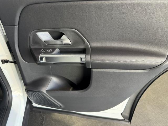 GLB GLB200d 4マチック アーバンスターズ ドライビングアシスタンスPKG 360°カメラ メモリー付パワーシート&ヒーター 360°カメラ ワイヤレスチャージ パワーゲート/フットオープナー付 デジタルコックピットディスプレイ キーレスゴー(39枚目)