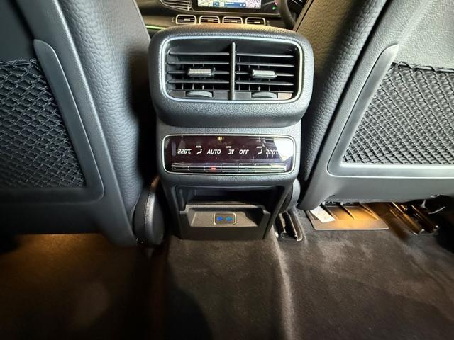 GLS GLS450d 4マチック AMGラインパッケージ パノラミックSR ブルメスタサウンド ヘッドアップディスプレイ ドアクロージングサポート メモリー付パワーシート&ヒーター&ベンチレーター パワーゲート/フットオープナー エアバランスPKG ARナビ(43枚目)