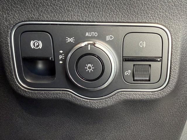 GLB GLB200d 4マチック AMGラインパッケージ レーダーセーフティPKG Fメモリー付パワーシート&シートヒーター ワイヤレスチャージ パワーゲート/フットオープナー付 360°カメラ キーレスゴー 20インチAW 三列目シート 禁煙 ワンオーナー(18枚目)