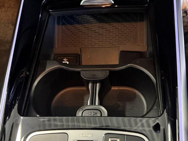 GLB GLB200d 4マチック AMGラインパッケージ レーダーセーフティPKG Fメモリー付パワーシート&シートヒーター ワイヤレスチャージ パワーゲート/フットオープナー付 360°カメラ キーレスゴー 20インチAW 三列目シート 禁煙 ワンオーナー(22枚目)