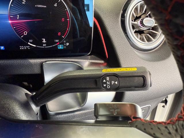 GLB GLB200d 4マチック AMGラインパッケージ レーダーセーフティPKG Fメモリー付パワーシート&シートヒーター ワイヤレスチャージ パワーゲート/フットオープナー付 360°カメラ キーレスゴー 20インチAW 三列目シート 禁煙 ワンオーナー(33枚目)