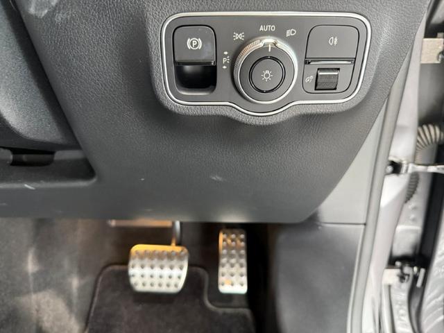 Bクラス B200d AMGラインパッケージ レーダーセーフティPKG Fメモリー付パワーシート&シートヒーター ワイヤレスチャージ パワーゲート/フットオープナー付 キーレスゴー メルセデスミーコネクト バックカメラ LEDライト ワンオーナー(17枚目)
