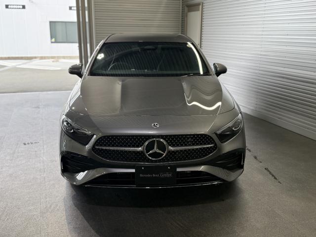 Aクラス A200d アーバンスターズ ドライビングアシスタンスPKG メモリー付パワーシート&ヒーター バックカメラ デジタルコックピットディスプレイ ワイヤレスチャージ キーレスゴー MBUXARナビ 18インチAW 禁煙 ワンオーナー(4枚目)