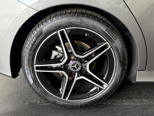 Aクラス A200d アーバンスターズ ドライビングアシスタンスPKG メモリー付パワーシート&ヒーター バックカメラ デジタルコックピットディスプレイ ワイヤレスチャージ キーレスゴー MBUXARナビ 18インチAW 禁煙 ワンオーナー(9枚目)