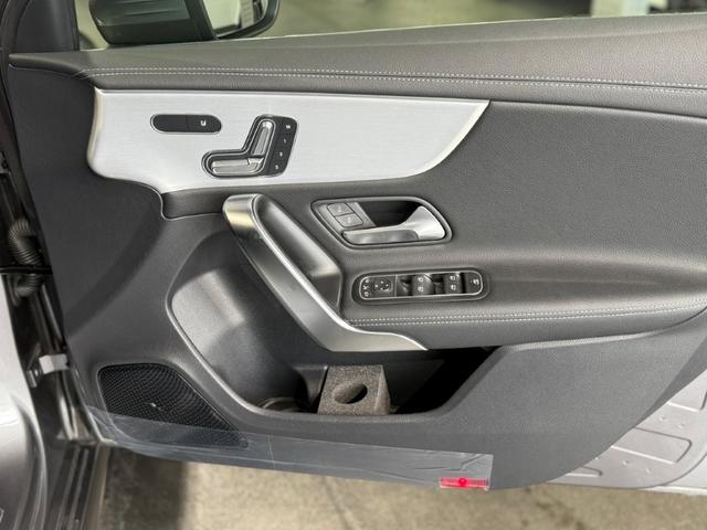 Aクラス A200d アーバンスターズ ドライビングアシスタンスPKG メモリー付パワーシート&ヒーター バックカメラ デジタルコックピットディスプレイ ワイヤレスチャージ キーレスゴー MBUXARナビ 18インチAW 禁煙 ワンオーナー(13枚目)
