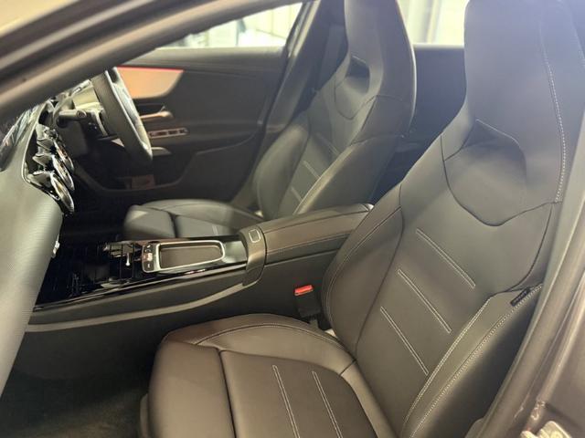 Aクラス A200d アーバンスターズ ドライビングアシスタンスPKG メモリー付パワーシート&ヒーター バックカメラ デジタルコックピットディスプレイ ワイヤレスチャージ キーレスゴー MBUXARナビ 18インチAW 禁煙 ワンオーナー(33枚目)