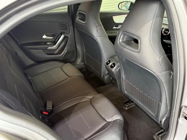 Aクラス A200d アーバンスターズ ドライビングアシスタンスPKG メモリー付パワーシート&ヒーター バックカメラ デジタルコックピットディスプレイ ワイヤレスチャージ キーレスゴー MBUXARナビ 18インチAW 禁煙 ワンオーナー(35枚目)