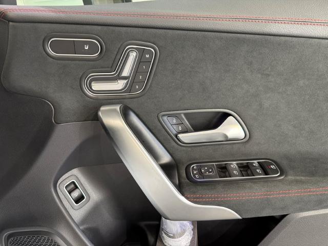 CLAクラス CLA200d AMGラインパッケージ レーダーセーフティPKG ワイヤレスチャージ Fメモリー付パワーシート&ヒーター 360°カメラ キーレスゴー メルセデスミーコネクト バックカメラ LEDライト レザーARTICO ワンオーナー(16枚目)
