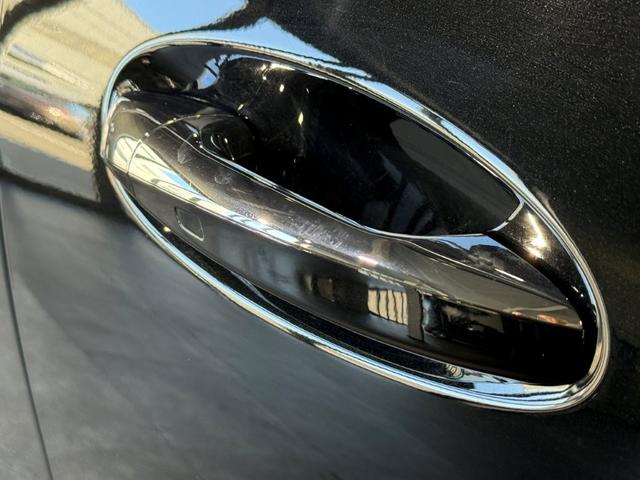 メルセデスの認定中古車「サーティファイドカー」には、最大１００項目にも及ぶ点検・整備項目が設定されています