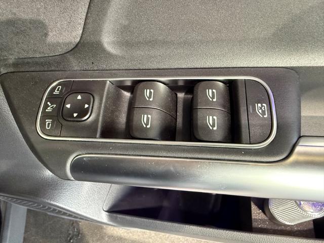 メルセデスの認定中古車「サーティファイドカー」には、最大１００項目にも及ぶ点検・整備項目が設定されています＞