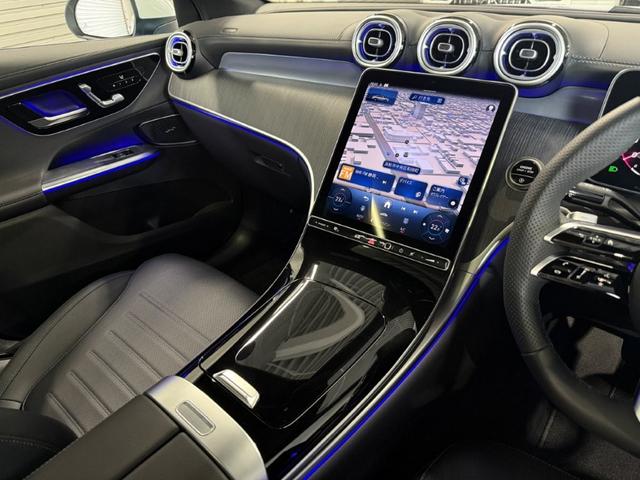 ＧＬＣ ＧＬＣ２２０ｄ　４ＭクペドライバズＰ＋ＡＭＧラインＰ　レーダーセーフティＰＫＧ　パノラミックＳ／Ｒ　ワイヤレスチャージ　Ｆメモリー付パワーシート　ＦＲシートヒーター　パワーゲート／フットオープナー付　３６０°カメラ　ミーコネクト　黒ＡＲＴＩＣＯレザー（20枚目）