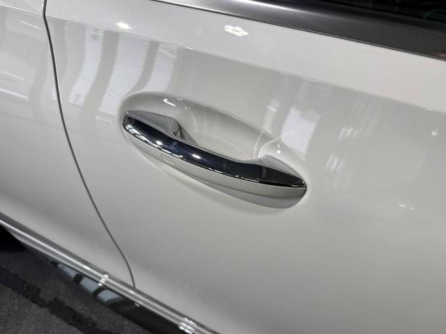 Cクラスステーションワゴン C63 S E パフォーマンス ステーションワゴン AMGパフォーマンスPKG AMGカーボンPKG パノラミックSR ブルメスタサウンド ヘッドアップディスプレイ ワイヤレスチャージ メモリー付パワーシート&ベンチレーター&ヒーター フットオープナー(7枚目)