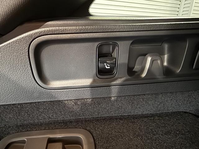 Cクラスステーションワゴン C63 S E パフォーマンス ステーションワゴン AMGパフォーマンスPKG AMGカーボンPKG パノラミックSR ブルメスタサウンド ヘッドアップディスプレイ ワイヤレスチャージ メモリー付パワーシート&ベンチレーター&ヒーター フットオープナー(64枚目)