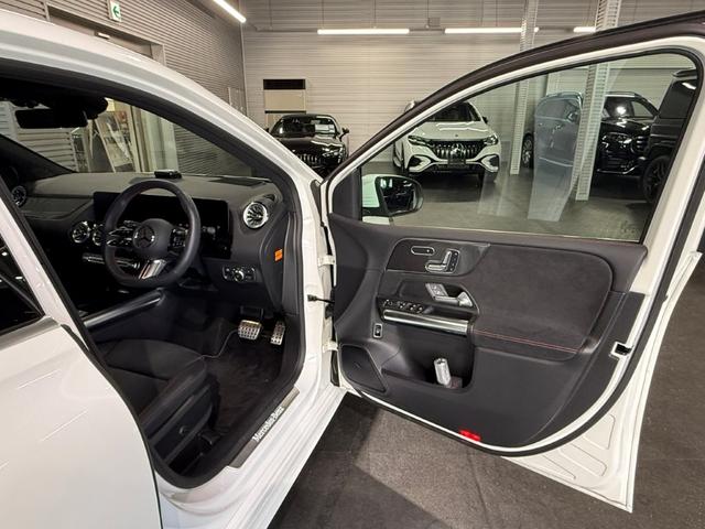 Ｂクラス Ｂ１８０　ＡＭＧラインパッケージ　アドバンスドＰＫＧ　パノラミックＳ／Ｒ　ヘッドアップディスプレイ　レーダーセーフティＰＫＧ　ワイヤレスチャージ　前後ドラレコ３６０　３６０°カメラ　パワーゲート／フットオープナー付　キーレスゴー（12枚目）