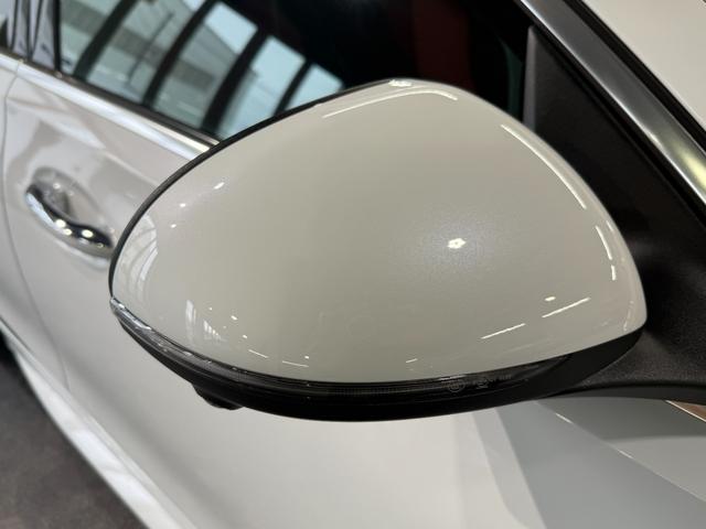 Ｃクラス Ｃ２００アバンギャルド　ＡＭＧラインパッケージ　レザーエクスクルーシブＰＫＧ　ベーシックＰＫＧ　パノラミックＳ／Ｒ　レーダーセーフティＰＫＧ　ヘッドアップディスプレイ　３６０°カメラ　前後ドラレコ３６０　赤黒本革　Ｆメモリー付パワーシート＆ヒーター（12枚目）