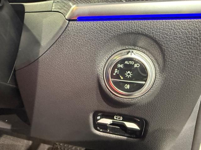 Ｃクラス Ｃ２００アバンギャルド　ＡＭＧラインパッケージ　レザーエクスクルーシブＰＫＧ　ベーシックＰＫＧ　パノラミックＳ／Ｒ　レーダーセーフティＰＫＧ　ヘッドアップディスプレイ　３６０°カメラ　前後ドラレコ３６０　赤黒本革　Ｆメモリー付パワーシート＆ヒーター（16枚目）