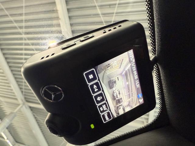 Ｃクラス Ｃ２００アバンギャルド　ＡＭＧラインパッケージ　レザーエクスクルーシブＰＫＧ　ベーシックＰＫＧ　パノラミックＳ／Ｒ　レーダーセーフティＰＫＧ　ヘッドアップディスプレイ　３６０°カメラ　前後ドラレコ３６０　赤黒本革　Ｆメモリー付パワーシート＆ヒーター（20枚目）