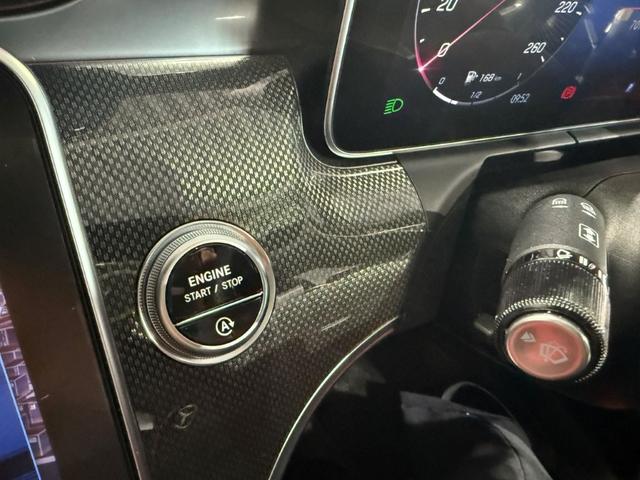 Ｃクラス Ｃ２００アバンギャルド　ＡＭＧラインパッケージ　レザーエクスクルーシブＰＫＧ　ベーシックＰＫＧ　パノラミックＳ／Ｒ　レーダーセーフティＰＫＧ　ヘッドアップディスプレイ　３６０°カメラ　前後ドラレコ３６０　赤黒本革　Ｆメモリー付パワーシート＆ヒーター（28枚目）