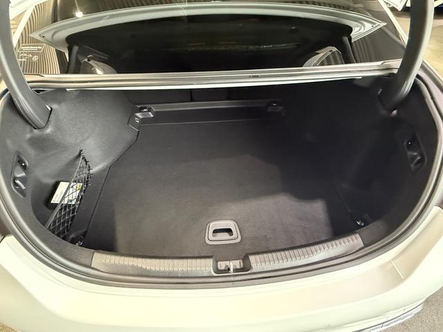 Ｃクラス Ｃ２００アバンギャルド　ＡＭＧラインパッケージ　レザーエクスクルーシブＰＫＧ　ベーシックＰＫＧ　パノラミックＳ／Ｒ　レーダーセーフティＰＫＧ　ヘッドアップディスプレイ　３６０°カメラ　前後ドラレコ３６０　赤黒本革　Ｆメモリー付パワーシート＆ヒーター（52枚目）