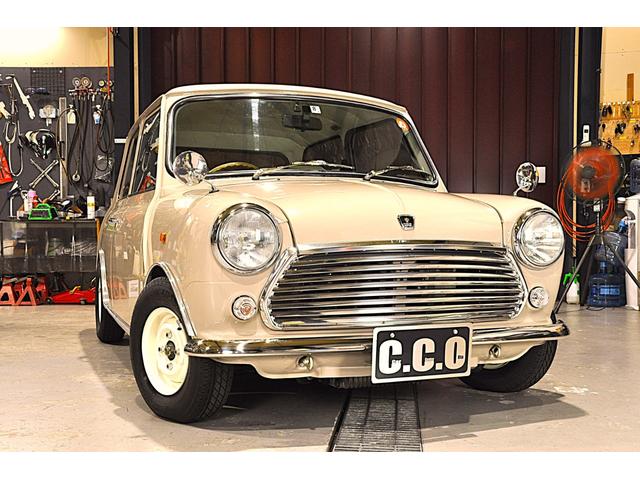 ＭＩＮＩ クーパー　４ＭＴ　フルレストア済み　エンジン・ミッション・足回りオーバーホール済み　ボディレストア済み　外装剥離全塗装　フェンダーレス　１０インチ　モトリタウッドステアリング（4枚目）