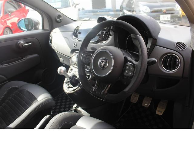 アバルト５９５ コンペティツィオーネ　１オーナー・バッドフェイスボンネット・ＫＷ車高調・ＡＤＶＡＮ１７ｉｎｃｈＡＷ・カーボンボディーパーツ・インテリアパーツ・ＭＣＢ・ｄｉｖｅｒｔｉエアクリ・ローポジシートレール（10枚目）