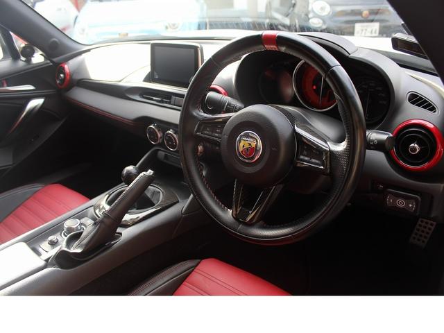 アバルト１２４ スパイダー ベースグレード　６ＭＴ・ナビ・レザーＰＫＧ・タイミングベルト・ＷＰ交換・レコードモンツァ・ローダウンコイル・スロットルコントローラー・エアクリーナー・ボンネットダンパー・カーボンシフトパネル・ホイールスペーサー（8枚目）