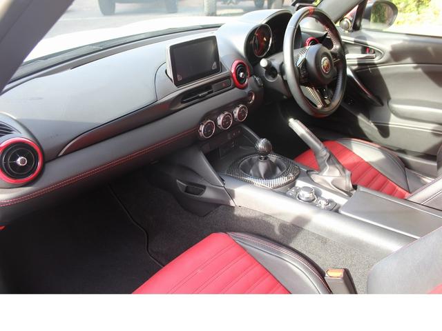 アバルト１２４ スパイダー ベースグレード　６ＭＴ・ナビ・レザーＰＫＧ・タイミングベルト・ＷＰ交換・レコードモンツァ・ローダウンコイル・スロットルコントローラー・エアクリーナー・ボンネットダンパー・カーボンシフトパネル・ホイールスペーサー（11枚目）