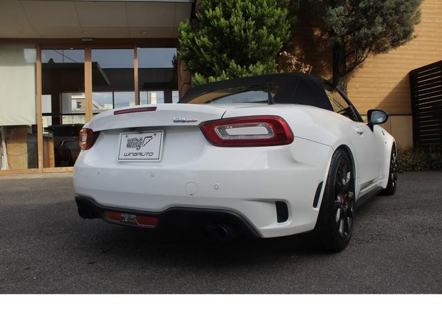 アバルト１２４ スパイダー ベースグレード　６ＭＴ・ナビ・レザーＰＫＧ・タイミングベルト・ＷＰ交換・レコードモンツァ・ローダウンコイル・スロットルコントローラー・エアクリーナー・ボンネットダンパー・カーボンシフトパネル・ホイールスペーサー（16枚目）