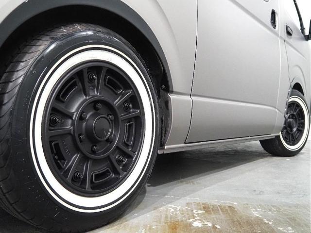 ハイエースバン スーパーGL ダークプライムII ハイエース リノカ コーストライン オールペイント 角目4灯 ルーフツートン 各所メッキ部分ブラック塗装 シートカバー クラシックブラック ベッドキッド ローダウン アルミホイール リボンタイヤ(8枚目)