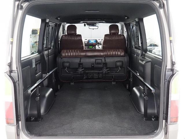 ハイエースバン スーパーGL ダークプライムII ハイエース リノカ コーストライン オールペイント 角目4灯 ルーフツートン 各所メッキ部分ブラック塗装 シートカバー クラシックブラック ベッドキッド ローダウン アルミホイール リボンタイヤ(16枚目)