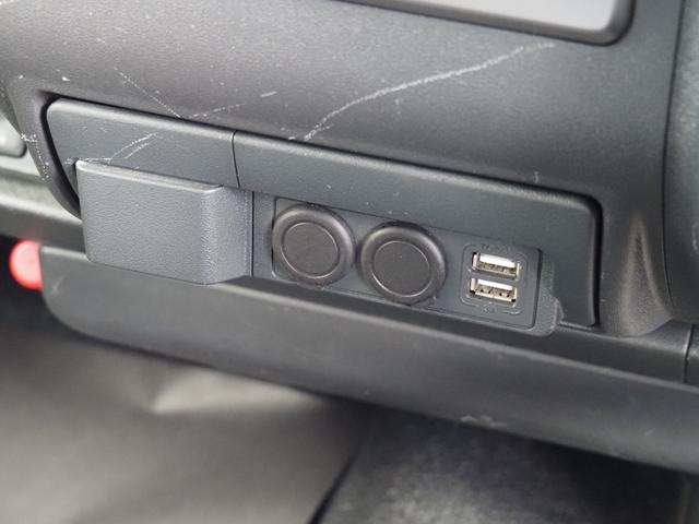 ハイエースバン スーパーGL ダークプライムII ハイエース リノカ コーストライン オールペイント 角目4灯 ルーフツートン 各所メッキ部分ブラック塗装 シートカバー クラシックブラック ベッドキッド ローダウン アルミホイール リボンタイヤ(26枚目)