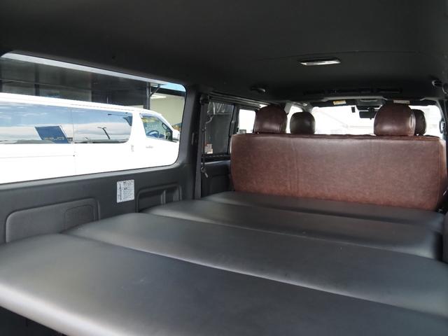 ハイエースバン スーパーGL ダークプライムII ハイエース リノカ コーストライン オールペイント 角目4灯 ルーフツートン 各所メッキ部分ブラック塗装 シートカバー クラシックブラック ベッドキッド ローダウン アルミホイール リボンタイヤ(30枚目)