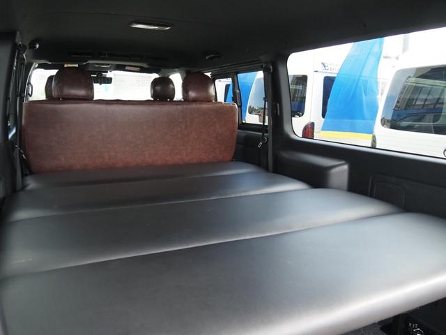 ハイエースバン スーパーGL ダークプライムII ハイエース リノカ コーストライン オールペイント 角目4灯 ルーフツートン 各所メッキ部分ブラック塗装 シートカバー クラシックブラック ベッドキッド ローダウン アルミホイール リボンタイヤ(31枚目)