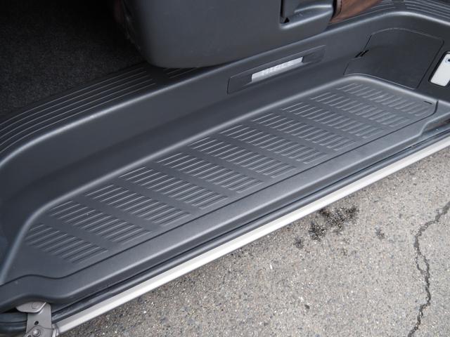 ハイエースバン スーパーGL ダークプライムII ハイエース リノカ コーストライン オールペイント 角目4灯 ルーフツートン 各所メッキ部分ブラック塗装 シートカバー クラシックブラック ベッドキッド ローダウン アルミホイール リボンタイヤ(34枚目)