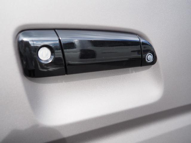 ハイエースバン スーパーGL ダークプライムII ハイエース リノカ コーストライン オールペイント 角目4灯 ルーフツートン 各所メッキ部分ブラック塗装 シートカバー クラシックブラック ベッドキッド ローダウン アルミホイール リボンタイヤ(39枚目)