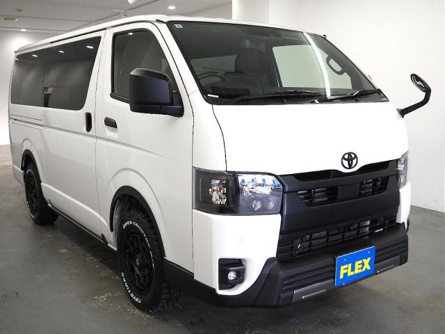 ハイエースバン スーパーGL ダークプライムII ハイエース ディーゼル4WD 両側パワースライドドア パールホワイト オフロードパッケージ ブラックエディション プレステージLEDテールランプ オーバーフェンダー TOYOオープンカントリー ETC(3枚目)