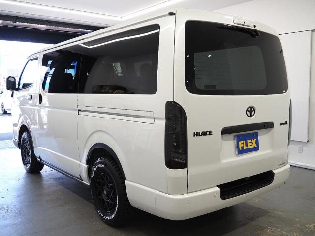 ハイエースバン スーパーGL ダークプライムII ハイエース ディーゼル4WD 両側パワースライドドア パールホワイト オフロードパッケージ ブラックエディション プレステージLEDテールランプ オーバーフェンダー TOYOオープンカントリー ETC(6枚目)