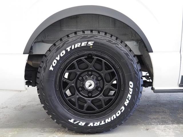 ハイエースバン スーパーGL ダークプライムII ハイエース ディーゼル4WD 両側パワースライドドア パールホワイト オフロードパッケージ ブラックエディション プレステージLEDテールランプ オーバーフェンダー TOYOオープンカントリー ETC(8枚目)