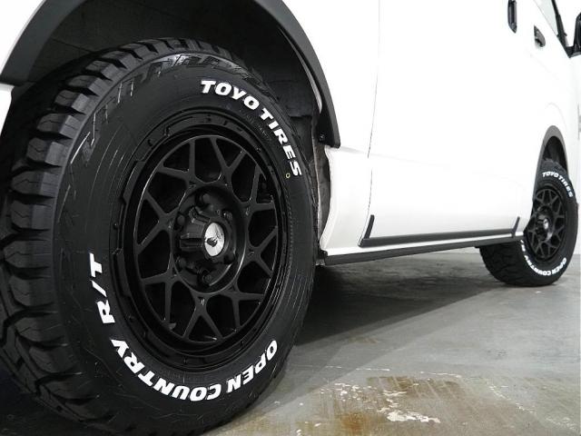 ハイエースバン スーパーGL ダークプライムII ハイエース ディーゼル4WD 両側パワースライドドア パールホワイト オフロードパッケージ ブラックエディション プレステージLEDテールランプ オーバーフェンダー TOYOオープンカントリー ETC(9枚目)