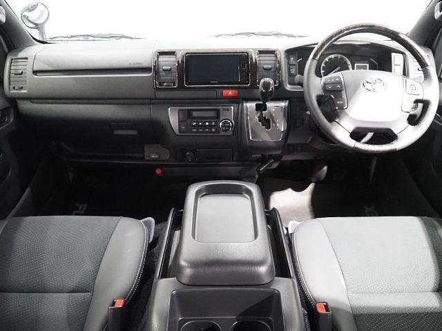 ハイエースバン スーパーGL ダークプライムII ハイエース ディーゼル4WD 両側パワースライドドア パールホワイト オフロードパッケージ ブラックエディション プレステージLEDテールランプ オーバーフェンダー TOYOオープンカントリー ETC(10枚目)