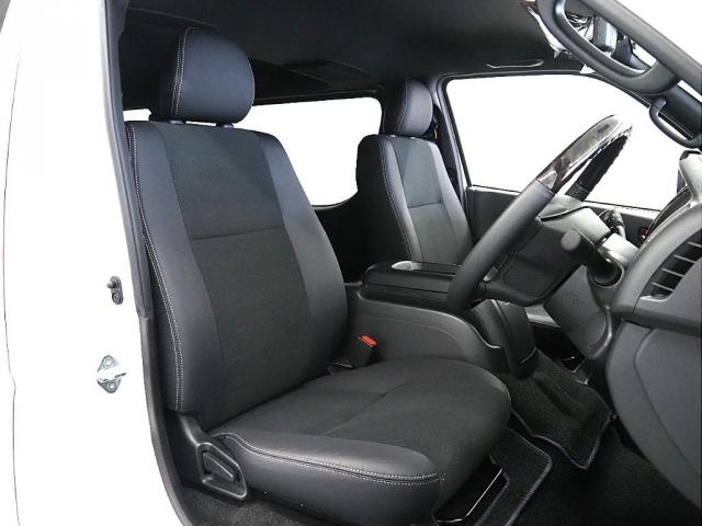 ハイエースバン スーパーGL ダークプライムII ハイエース ディーゼル4WD 両側パワースライドドア パールホワイト オフロードパッケージ ブラックエディション プレステージLEDテールランプ オーバーフェンダー TOYOオープンカントリー ETC(12枚目)