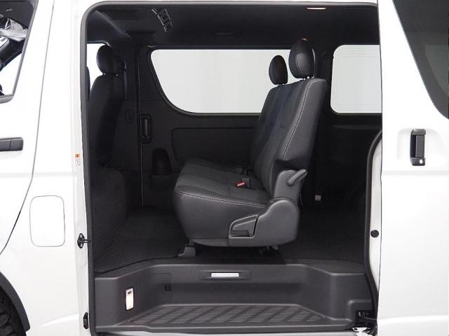 ハイエースバン スーパーGL ダークプライムII ハイエース ディーゼル4WD 両側パワースライドドア パールホワイト オフロードパッケージ ブラックエディション プレステージLEDテールランプ オーバーフェンダー TOYOオープンカントリー ETC(15枚目)