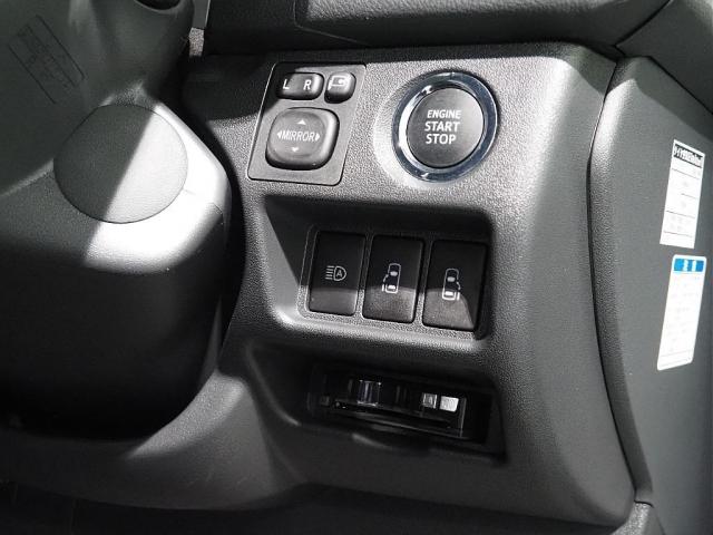 ハイエースバン スーパーGL ダークプライムII ハイエース ディーゼル4WD 両側パワースライドドア パールホワイト オフロードパッケージ ブラックエディション プレステージLEDテールランプ オーバーフェンダー TOYOオープンカントリー ETC(20枚目)
