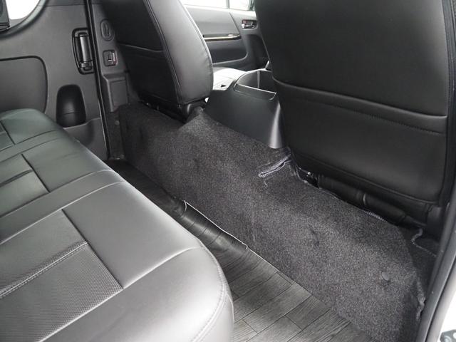 ハイエースバン スーパーGL ダークプライムII ハイエース ワイドバン ディーゼル 2WD サイドオーニング ローダウン アルミホイール パラダホワイトレタータイヤ オーバーフェンダー シグマオリジナルLEDテールランプ ベッドキッド シートカバー(31枚目)