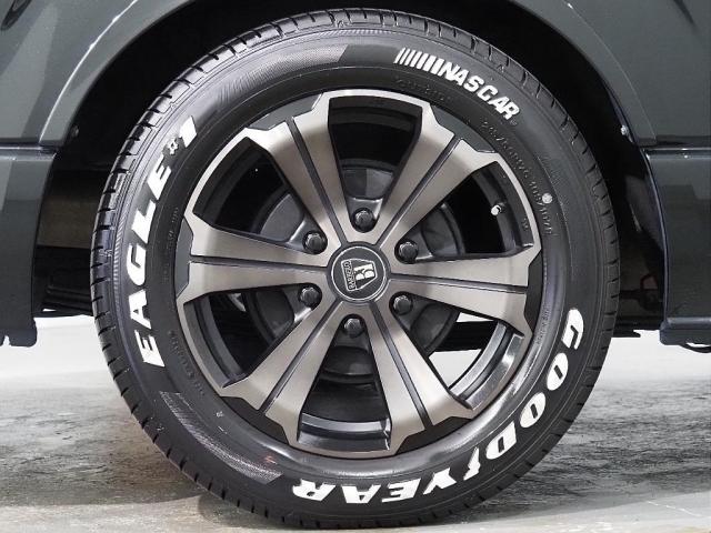 ハイエースワゴン ＧＬ　ハイエース　ワゴン　フルフラットシート　セカンドシート３人掛け　ＢＬＡＣＫＥＤＩＴＩＯＮ　ローダウン　オリジナルホイール　オーバーフェンダー　煌ＬＥＤテールランプ　大画面ナビアルパイン　フリップモニタ（9枚目）