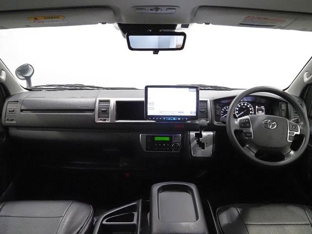 ハイエースワゴン ＧＬ　ハイエース　ワゴン　フルフラットシート　セカンドシート３人掛け　ＢＬＡＣＫＥＤＩＴＩＯＮ　ローダウン　オリジナルホイール　オーバーフェンダー　煌ＬＥＤテールランプ　大画面ナビアルパイン　フリップモニタ（10枚目）